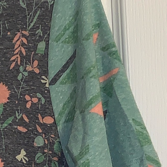 NWT XS Floral/Patterned LuLaRoe Perfect T - Picture 4 of 8